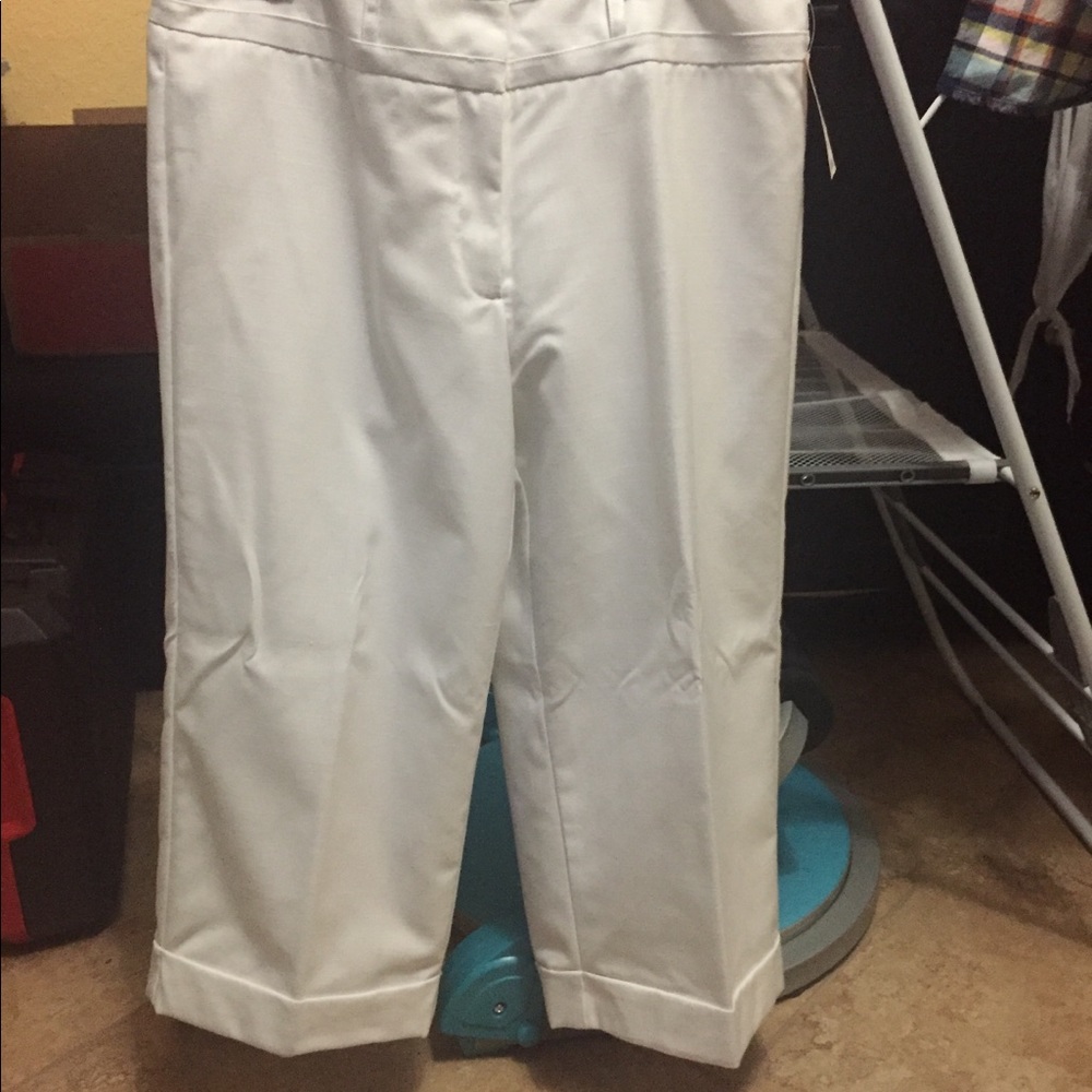 White crop pants